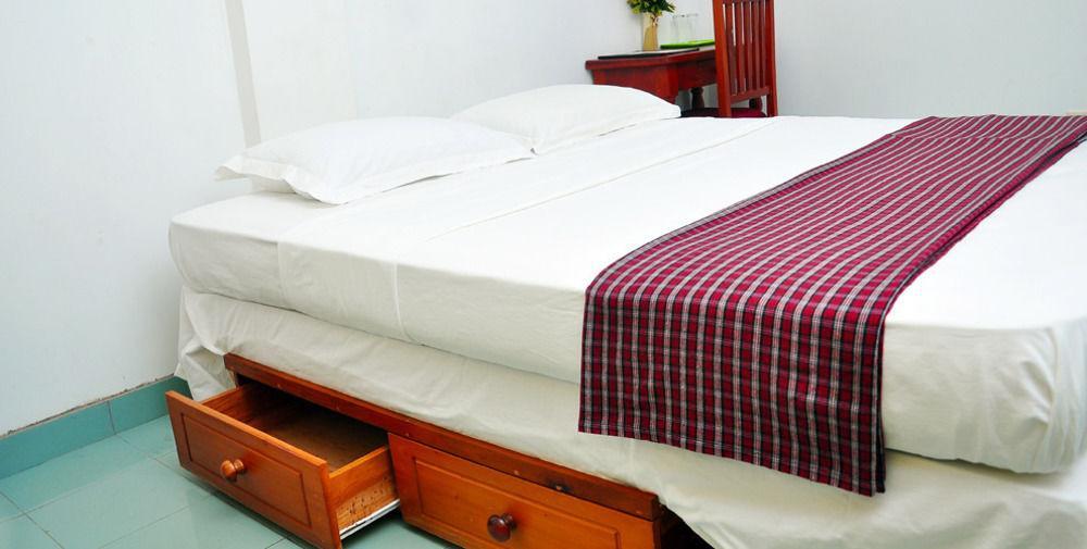 Oyo 290 Night Station Hotel Panadura Kültér fotó