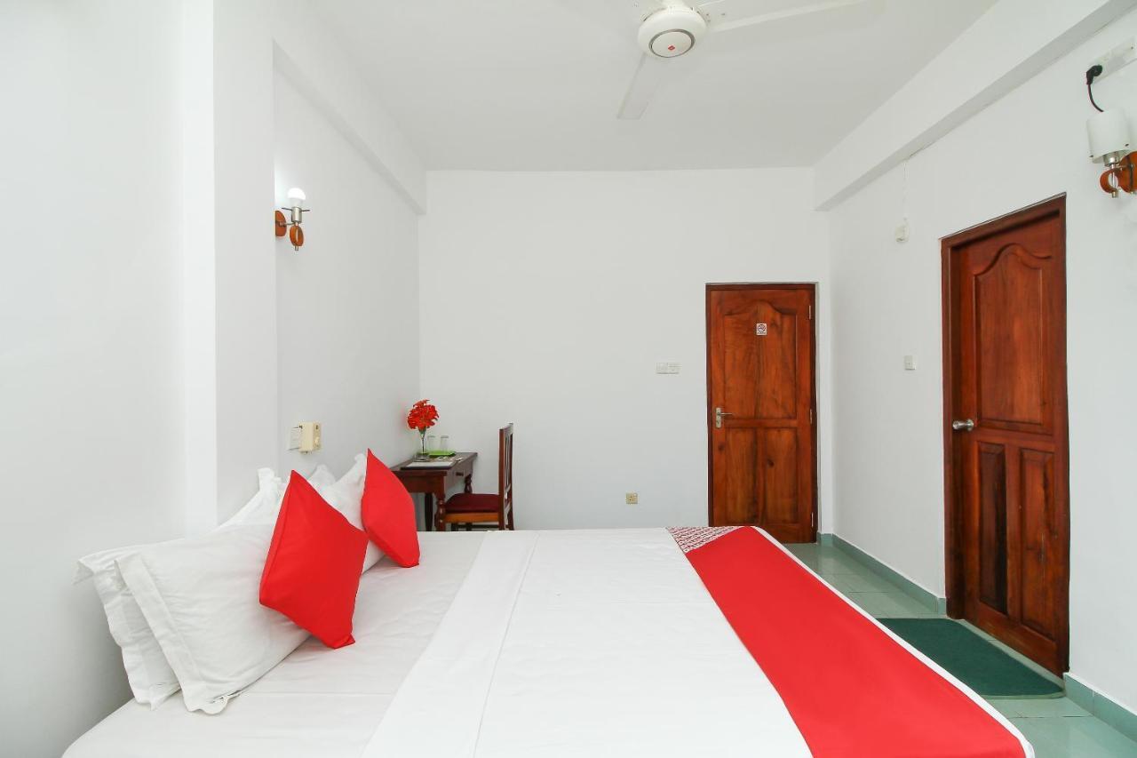Oyo 290 Night Station Hotel Panadura Kültér fotó
