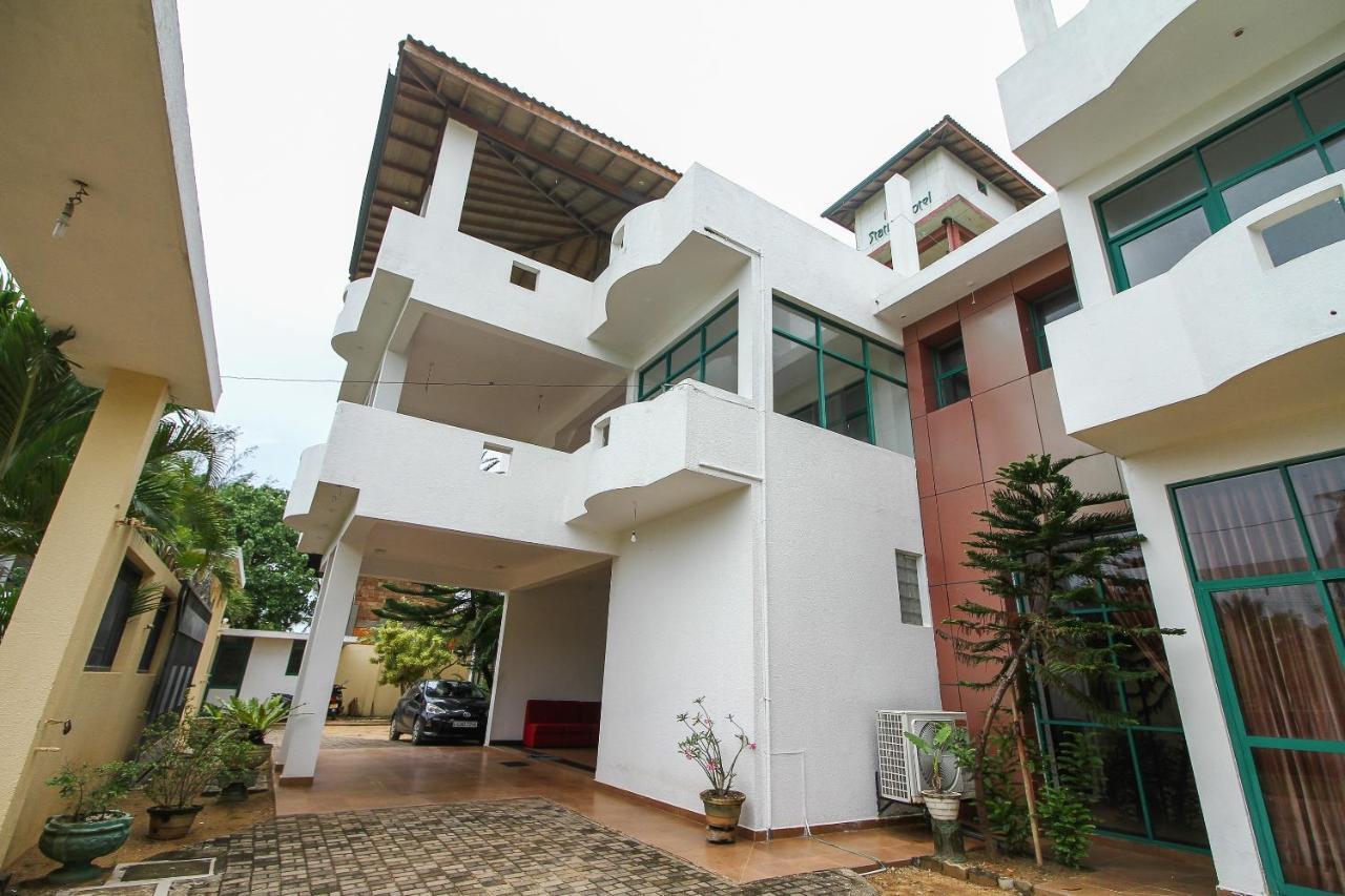 Oyo 290 Night Station Hotel Panadura Kültér fotó